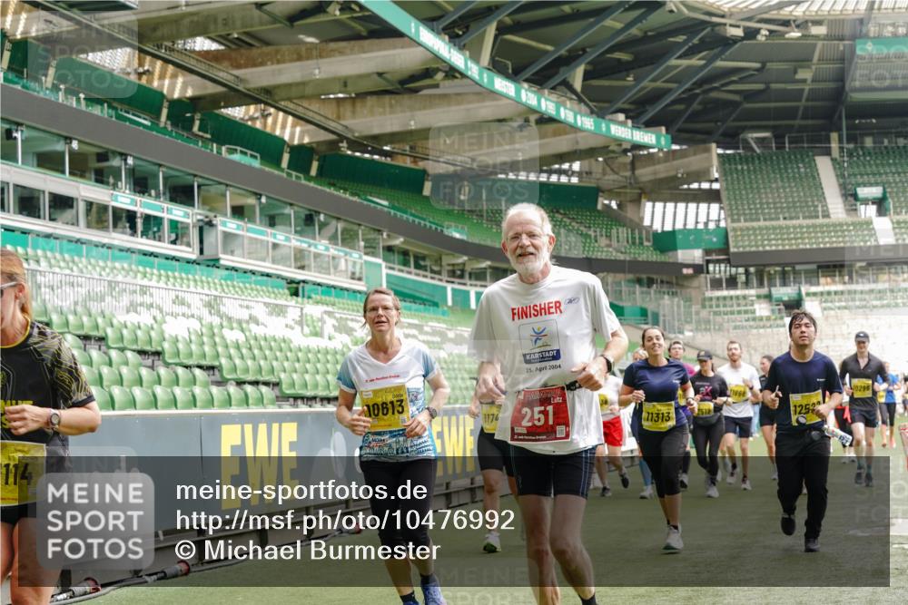 13.09.2026 - 21. swb-Marathon Bremen Michael Burmester http://msf.ph/oto/10476992 13.09.2026 10:39:36 Laufen im Stadion 10135, 10138, 10139, 10156, 10168, 10169, 10188, 10204, 10205, 10213, 10217, 10229, 10234, 10238, 10259, 10260, 10279, 10280, 10299, 10314, 10321, 10360, 10363, 10364, 10378, 10386, 10404, 10417, 10457, 10469, 10484, 10493, 10501, 10505, 10510, 10511, 10526, 10556, 10570, 10576, 10580, 10595, 10599, 10609, 10616, 10619, 10630, 10645, 10653, 10660, 10661, 10662, 10664, 10681, 10682, 10686, 10695, 10696, 10697, 10712, 10737, 10743, 10751, 10802 meine-sportfotos.de