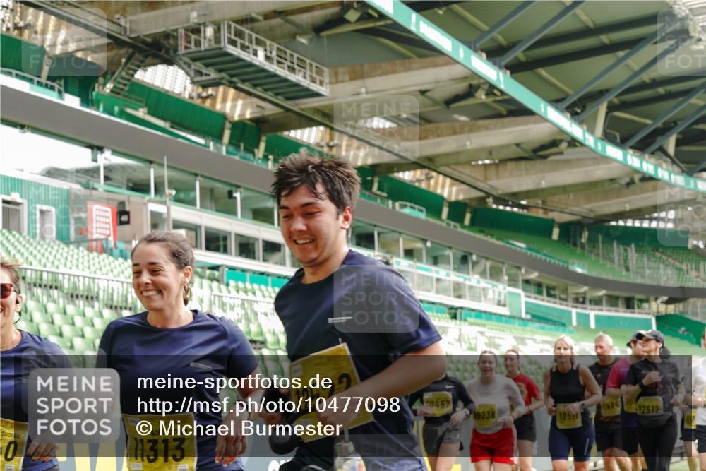 13.09.2026 - 21. swb-Marathon Bremen Michael Burmester http://msf.ph/oto/10477098 13.09.2026 10:39:40 Laufen im Stadion 10135, 10138, 10139, 10156, 10168, 10169, 10188, 10204, 10213, 10217, 10229, 10234, 10238, 10259, 10260, 10279, 10280, 10299, 10314, 10321, 10360, 10363, 10364, 10378, 10386, 10404, 10406, 10417, 10435, 10457, 10469, 10484, 10493, 10501, 10505, 10510, 10511, 10526, 10556, 10570, 10576, 10580, 10595, 10599, 10609, 10616, 10619, 10630, 10645, 10653, 10660, 10661, 10662, 10664, 10681, 10682, 10686, 10695, 10696, 10697, 10712, 10737, 10743, 10751, 10802 meine-sportfotos.de