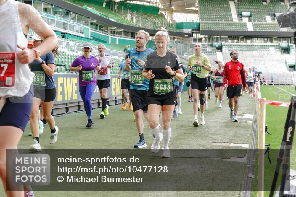 13.09.2026 - 21. swb-Marathon Bremen Michael Burmester http://msf.ph/oto/10477128 13.09.2026 13:17:20 Laufen im Stadion 134, 153, 231, 267, 271, 311, 404, 449, 588, 612, 653, 732, 753, 837, 990, 1057, 1185, 1312, 1424, 1425, 1465, 1539, 1790, 1813, 1825, 1844, 1868, 1987, 2056, 2067, 2096, 2259, 2351, 2357, 2358, 2363, 2381, 2389, 2419, 2532, 2550, 2562, 2579, 2586, 2601, 2647, 2655, 2664, 2678, 2698, 2778, 2797, 2799, 2821, 2846, 2880, 2893, 2974, 2984, 2996, 3104, 3133, 3146, 3180, 3195, 3210, 3213, 3314, 3331, 3337, 3366, 3387, 3421, 3431, 3479, 3501, 3506, 3512, 3537, 3548, 3633, 3654 meine-sportfotos.de