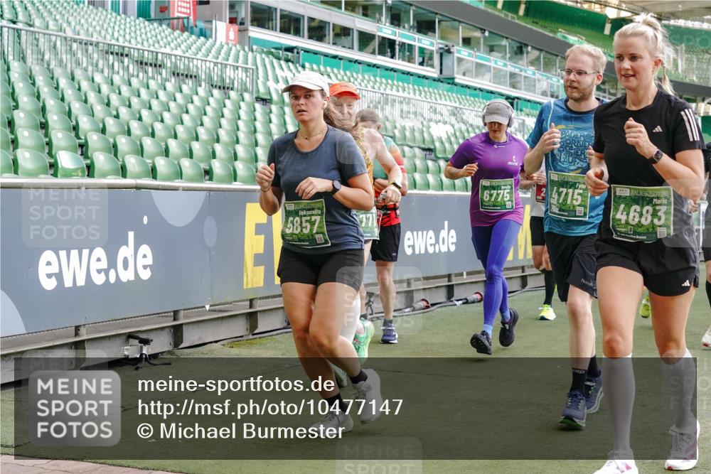 13.09.2026 - 21. swb-Marathon Bremen Michael Burmester http://msf.ph/oto/10477147 13.09.2026 13:17:20 Laufen im Stadion 134, 153, 231, 267, 271, 311, 404, 449, 588, 612, 653, 732, 753, 837, 990, 1057, 1185, 1312, 1424, 1425, 1465, 1539, 1790, 1813, 1825, 1844, 1868, 1987, 2056, 2067, 2096, 2259, 2351, 2357, 2358, 2363, 2381, 2389, 2419, 2532, 2550, 2562, 2579, 2586, 2601, 2647, 2655, 2664, 2678, 2698, 2778, 2797, 2799, 2821, 2846, 2880, 2893, 2974, 2984, 2996, 3104, 3133, 3146, 3180, 3195, 3210, 3213, 3314, 3331, 3337, 3366, 3387, 3421, 3431, 3479, 3501, 3506, 3512, 3537, 3548, 3633, 3654 meine-sportfotos.de
