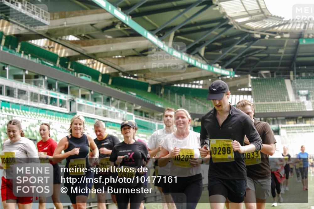13.09.2026 - 21. swb-Marathon Bremen Michael Burmester http://msf.ph/oto/10477161 13.09.2026 10:39:42 Laufen im Stadion 10135, 10138, 10139, 10156, 10168, 10169, 10188, 10204, 10213, 10217, 10229, 10234, 10238, 10259, 10260, 10279, 10280, 10299, 10314, 10321, 10360, 10363, 10364, 10378, 10386, 10404, 10406, 10417, 10435, 10457, 10469, 10484, 10493, 10501, 10505, 10510, 10511, 10526, 10556, 10570, 10576, 10580, 10582, 10595, 10599, 10609, 10616, 10619, 10630, 10645, 10653, 10660, 10661, 10662, 10664, 10681, 10682, 10686, 10695, 10696, 10697, 10712, 10737, 10743, 10751, 10802 meine-sportfotos.de