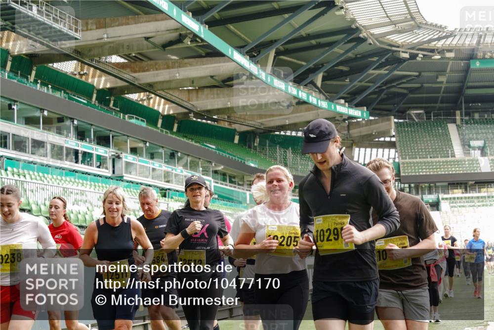 13.09.2026 - 21. swb-Marathon Bremen Michael Burmester http://msf.ph/oto/10477170 13.09.2026 10:39:42 Laufen im Stadion 10135, 10138, 10139, 10156, 10168, 10169, 10188, 10204, 10213, 10217, 10229, 10234, 10238, 10259, 10260, 10279, 10280, 10299, 10314, 10321, 10360, 10363, 10364, 10378, 10386, 10404, 10406, 10417, 10435, 10457, 10469, 10484, 10493, 10501, 10505, 10510, 10511, 10526, 10556, 10570, 10576, 10580, 10582, 10595, 10599, 10609, 10616, 10619, 10630, 10645, 10653, 10660, 10661, 10662, 10664, 10681, 10682, 10686, 10695, 10696, 10697, 10712, 10737, 10743, 10751, 10802 meine-sportfotos.de