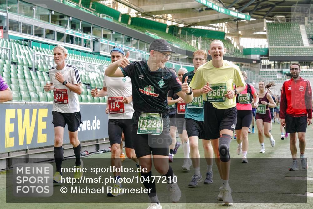 13.09.2026 - 21. swb-Marathon Bremen Michael Burmester http://msf.ph/oto/10477210 13.09.2026 13:17:22 Laufen im Stadion 134, 153, 231, 267, 271, 311, 404, 449, 588, 612, 732, 753, 837, 990, 1057, 1185, 1312, 1424, 1425, 1465, 1539, 1790, 1813, 1825, 1844, 1868, 1987, 2056, 2067, 2096, 2259, 2351, 2357, 2358, 2363, 2381, 2389, 2419, 2532, 2550, 2562, 2579, 2586, 2601, 2647, 2655, 2664, 2678, 2698, 2778, 2797, 2799, 2821, 2846, 2880, 2893, 2974, 2984, 2996, 3104, 3133, 3146, 3180, 3195, 3210, 3213, 3314, 3331, 3337, 3366, 3387, 3421, 3431, 3476, 3479, 3501, 3506, 3537, 3548, 3633, 3654 meine-sportfotos.de