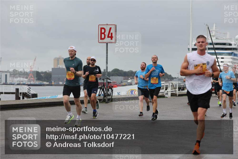 13.09.2026 - Kiel Lauf Andreas Tolksdorf http://msf.ph/oto/10477221 13.09.2026 11:50:18 Kiellinie 2629, 3553, 4, 4207 meine-sportfotos.de