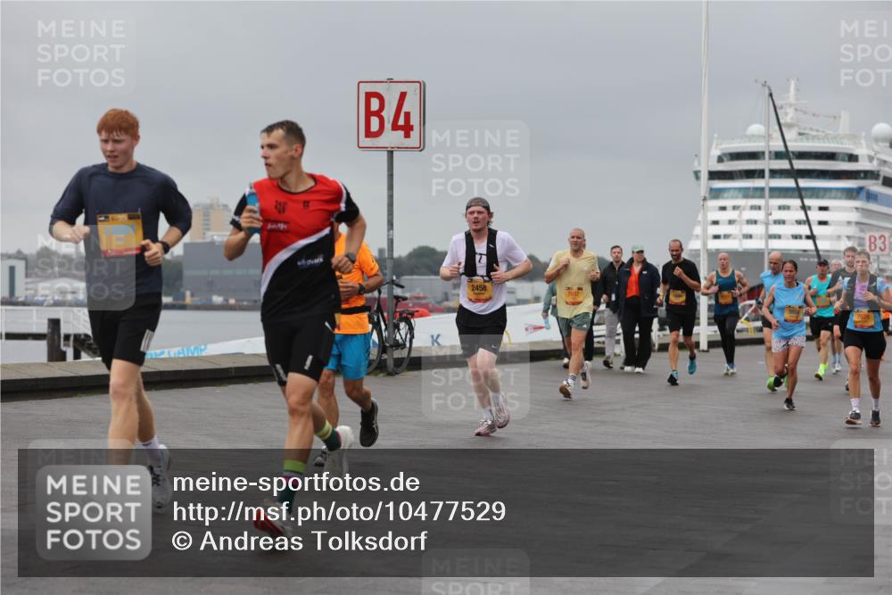 13.09.2026 - Kiel Lauf Andreas Tolksdorf http://msf.ph/oto/10477529 13.09.2026 11:50:40 Kiellinie 77, 4, 2458, 7037, 3, 7626 meine-sportfotos.de