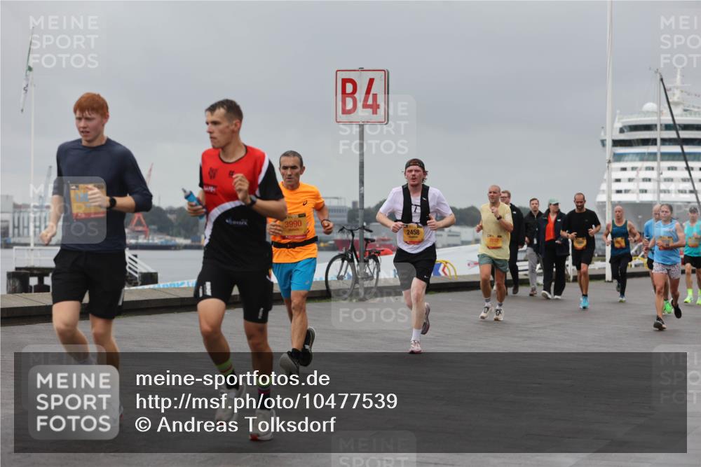 13.09.2026 - Kiel Lauf Andreas Tolksdorf http://msf.ph/oto/10477539 13.09.2026 11:50:41 Kiellinie 4, 3990, 2458, 7037 meine-sportfotos.de