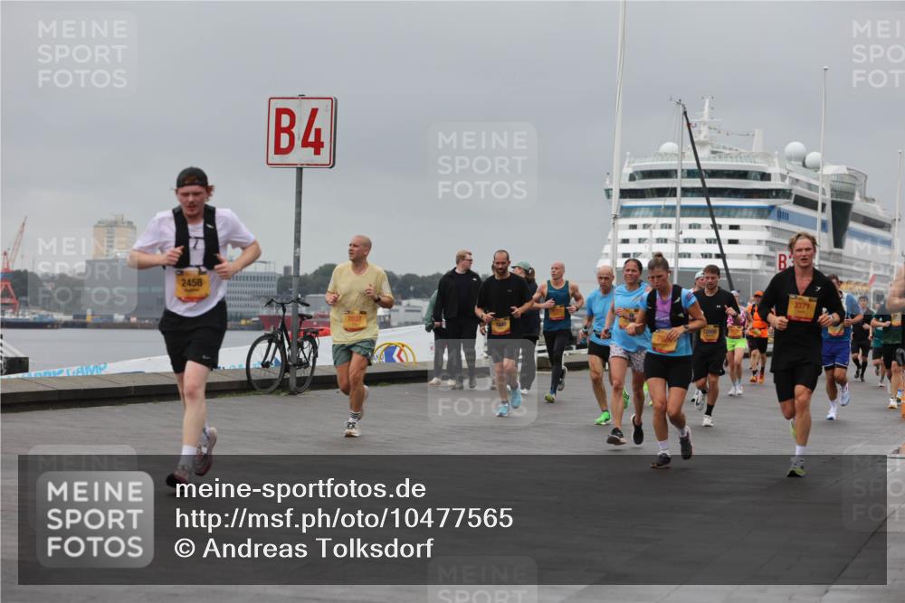13.09.2026 - Kiel Lauf Andreas Tolksdorf http://msf.ph/oto/10477565 13.09.2026 11:50:42 Kiellinie 2458, 4, 7037, 12606, 3371 meine-sportfotos.de