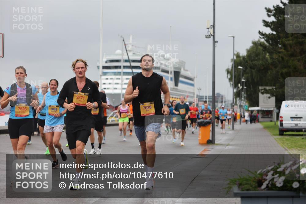 13.09.2026 - Kiel Lauf Andreas Tolksdorf http://msf.ph/oto/10477610 13.09.2026 11:50:44 Kiellinie 38, 7626, 3888, 38, 3371, 12606, 38, 7038 meine-sportfotos.de