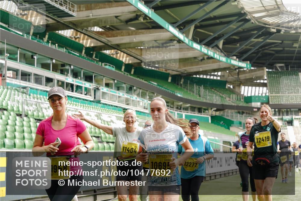 13.09.2026 - 21. swb-Marathon Bremen Michael Burmester http://msf.ph/oto/10477692 13.09.2026 10:40:02 Laufen im Stadion 10135, 10138, 10139, 10156, 10169, 10204, 10213, 10217, 10229, 10234, 10238, 10259, 10279, 10280, 10299, 10314, 10321, 10354, 10360, 10363, 10364, 10378, 10386, 10404, 10406, 10417, 10424, 10435, 10455, 10457, 10469, 10484, 10493, 10501, 10505, 10510, 10511, 10545, 10556, 10570, 10576, 10580, 10582, 10595, 10599, 10609, 10611, 10616, 10619, 10630, 10653, 10660, 10662, 10664, 10686, 10694, 10696, 10712, 10737, 10743, 10751 meine-sportfotos.de