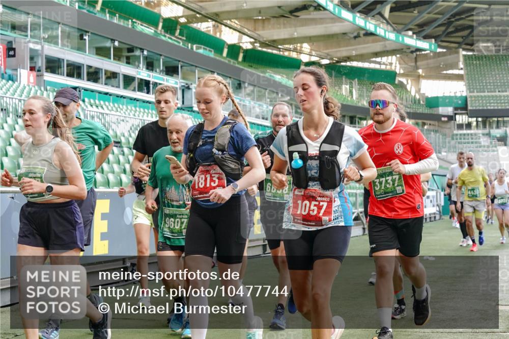 13.09.2026 - 21. swb-Marathon Bremen Michael Burmester http://msf.ph/oto/10477744 13.09.2026 13:17:36 Laufen im Stadion 134, 153, 231, 267, 271, 311, 404, 449, 546, 588, 732, 753, 837, 990, 1057, 1185, 1312, 1424, 1425, 1465, 1539, 1790, 1813, 1825, 1844, 1868, 1987, 2056, 2067, 2096, 2123, 2259, 2351, 2357, 2358, 2363, 2381, 2389, 2419, 2532, 2550, 2562, 2579, 2586, 2601, 2614, 2647, 2655, 2778, 2797, 2799, 2821, 2849, 2880, 2893, 2974, 2984, 2996, 2999, 3100, 3104, 3146, 3180, 3195, 3210, 3213, 3314, 3337, 3366, 3387, 3421, 3431, 3476, 3479, 3501, 3506, 3537, 3548, 3633, 3654, 3740 meine-sportfotos.de