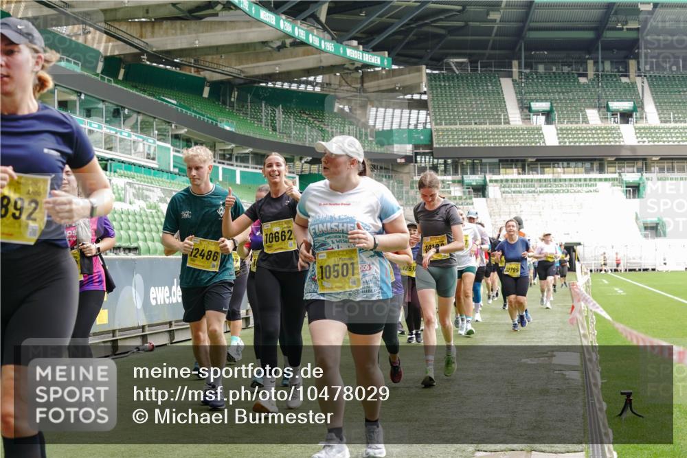 13.09.2026 - 21. swb-Marathon Bremen Michael Burmester http://msf.ph/oto/10478029 13.09.2026 10:40:13 Laufen im Stadion 10135, 10138, 10139, 10156, 10169, 10204, 10213, 10217, 10229, 10234, 10238, 10279, 10280, 10299, 10314, 10321, 10354, 10360, 10363, 10364, 10378, 10386, 10404, 10406, 10417, 10424, 10435, 10455, 10457, 10469, 10483, 10484, 10493, 10501, 10505, 10510, 10511, 10545, 10556, 10570, 10576, 10580, 10582, 10586, 10595, 10599, 10609, 10611, 10616, 10619, 10630, 10653, 10660, 10662, 10664, 10686, 10694, 10696, 10712, 10737, 10743, 10751 meine-sportfotos.de