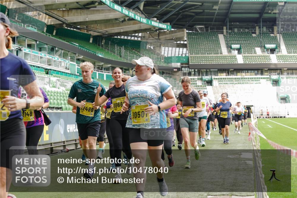 13.09.2026 - 21. swb-Marathon Bremen Michael Burmester http://msf.ph/oto/10478040 13.09.2026 10:40:13 Laufen im Stadion 10135, 10138, 10139, 10156, 10169, 10204, 10213, 10217, 10229, 10234, 10238, 10279, 10280, 10299, 10314, 10321, 10354, 10360, 10363, 10364, 10378, 10386, 10404, 10406, 10417, 10424, 10435, 10455, 10457, 10469, 10483, 10484, 10493, 10501, 10505, 10510, 10511, 10545, 10556, 10570, 10576, 10580, 10582, 10586, 10595, 10599, 10609, 10611, 10616, 10619, 10630, 10653, 10660, 10662, 10664, 10686, 10694, 10696, 10712, 10737, 10743, 10751 meine-sportfotos.de