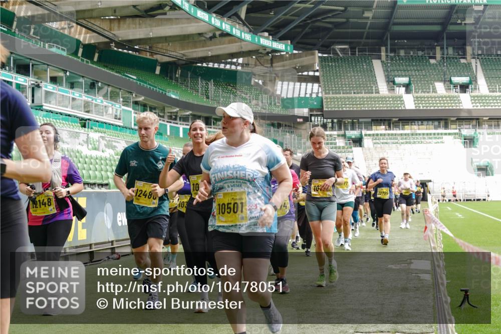 13.09.2026 - 21. swb-Marathon Bremen Michael Burmester http://msf.ph/oto/10478051 13.09.2026 10:40:13 Laufen im Stadion 10135, 10138, 10139, 10156, 10169, 10204, 10213, 10217, 10229, 10234, 10238, 10279, 10280, 10299, 10314, 10321, 10354, 10360, 10363, 10364, 10378, 10386, 10404, 10406, 10417, 10424, 10435, 10455, 10457, 10469, 10483, 10484, 10493, 10501, 10505, 10510, 10511, 10545, 10556, 10570, 10576, 10580, 10582, 10586, 10595, 10599, 10609, 10611, 10616, 10619, 10630, 10653, 10660, 10662, 10664, 10686, 10694, 10696, 10712, 10737, 10743, 10751 meine-sportfotos.de