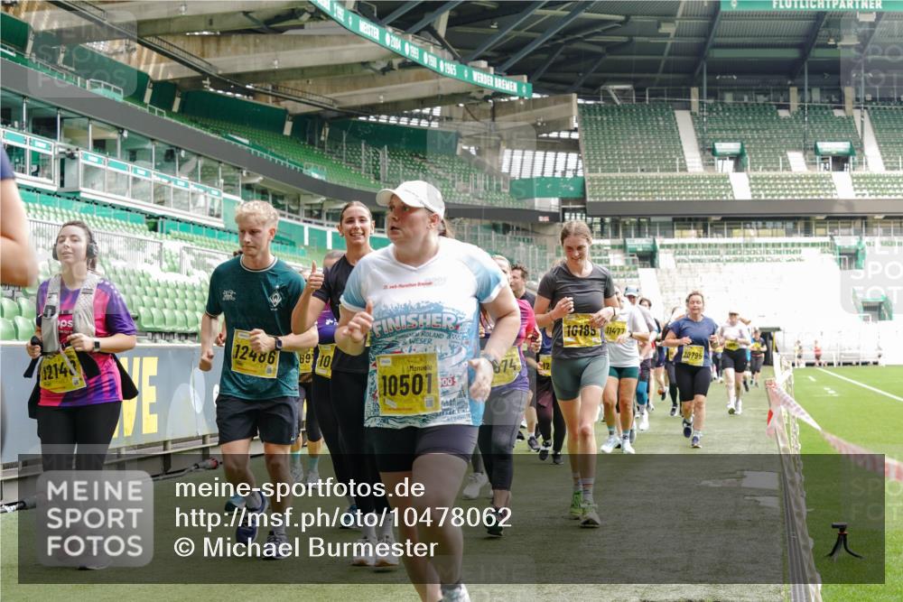13.09.2026 - 21. swb-Marathon Bremen Michael Burmester http://msf.ph/oto/10478062 13.09.2026 10:40:13 Laufen im Stadion 10135, 10138, 10139, 10156, 10169, 10204, 10213, 10217, 10229, 10234, 10238, 10279, 10280, 10299, 10314, 10321, 10354, 10360, 10363, 10364, 10378, 10386, 10404, 10406, 10417, 10424, 10435, 10455, 10457, 10469, 10483, 10484, 10493, 10501, 10505, 10510, 10511, 10545, 10556, 10570, 10576, 10580, 10582, 10586, 10595, 10599, 10609, 10611, 10616, 10619, 10630, 10653, 10660, 10662, 10664, 10686, 10694, 10696, 10712, 10737, 10743, 10751 meine-sportfotos.de