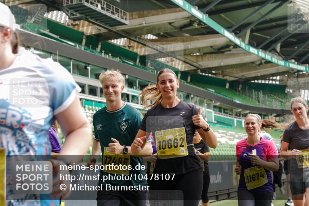 13.09.2026 - 21. swb-Marathon Bremen Michael Burmester http://msf.ph/oto/10478107 13.09.2026 10:40:15 Laufen im Stadion 10135, 10138, 10139, 10155, 10156, 10169, 10204, 10213, 10217, 10229, 10234, 10238, 10279, 10280, 10299, 10313, 10314, 10321, 10354, 10360, 10363, 10364, 10378, 10386, 10404, 10406, 10417, 10424, 10435, 10455, 10457, 10469, 10483, 10484, 10493, 10501, 10505, 10510, 10511, 10545, 10556, 10570, 10576, 10580, 10582, 10586, 10595, 10599, 10609, 10611, 10616, 10619, 10630, 10653, 10660, 10662, 10664, 10686, 10694, 10696, 10712, 10737, 10743, 10751, 10766 meine-sportfotos.de