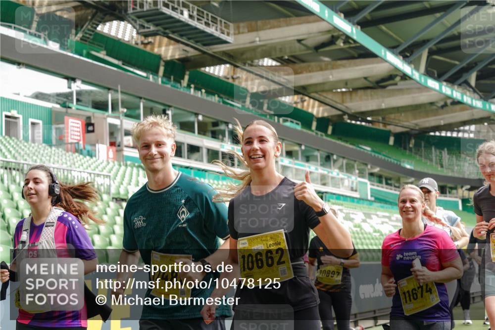 13.09.2026 - 21. swb-Marathon Bremen Michael Burmester http://msf.ph/oto/10478125 13.09.2026 10:40:15 Laufen im Stadion 10135, 10138, 10139, 10155, 10156, 10169, 10204, 10213, 10217, 10229, 10234, 10238, 10279, 10280, 10299, 10313, 10314, 10321, 10354, 10360, 10363, 10364, 10378, 10386, 10404, 10406, 10417, 10424, 10435, 10455, 10457, 10469, 10483, 10484, 10493, 10501, 10505, 10510, 10511, 10545, 10556, 10570, 10576, 10580, 10582, 10586, 10595, 10599, 10609, 10611, 10616, 10619, 10630, 10653, 10660, 10662, 10664, 10686, 10694, 10696, 10712, 10737, 10743, 10751, 10766 meine-sportfotos.de