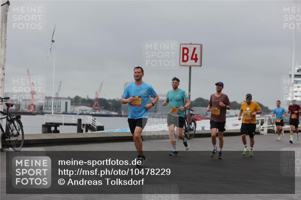 13.09.2026 - Kiel Lauf Andreas Tolksdorf http://msf.ph/oto/10478229 13.09.2026 11:51:31 Kiellinie 814, 4, 7570, 3921, 6043 meine-sportfotos.de
