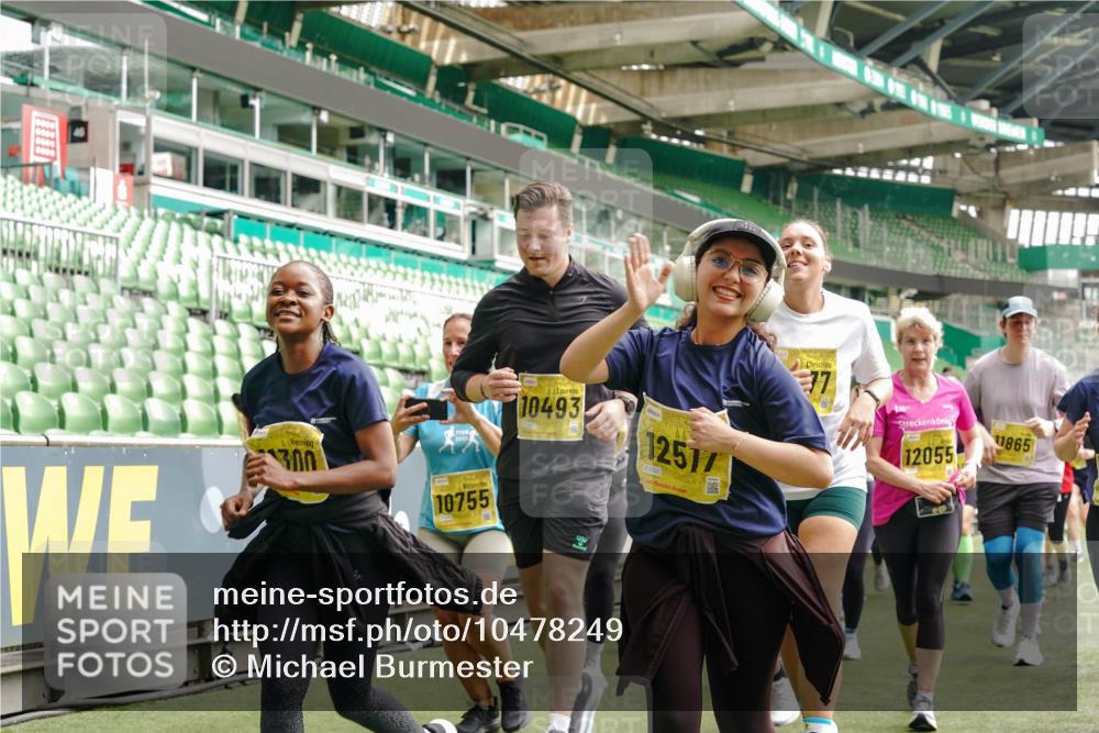 13.09.2026 - 21. swb-Marathon Bremen Michael Burmester http://msf.ph/oto/10478249 13.09.2026 10:40:18 Laufen im Stadion 10135, 10138, 10139, 10155, 10156, 10169, 10204, 10213, 10217, 10229, 10234, 10238, 10279, 10280, 10299, 10313, 10314, 10321, 10354, 10360, 10363, 10364, 10378, 10386, 10404, 10406, 10417, 10424, 10435, 10455, 10457, 10469, 10483, 10484, 10493, 10501, 10505, 10510, 10511, 10545, 10556, 10570, 10576, 10580, 10582, 10586, 10595, 10599, 10609, 10611, 10616, 10619, 10630, 10653, 10660, 10662, 10664, 10686, 10694, 10696, 10706, 10712, 10737, 10743, 10751, 10766 meine-sportfotos.de