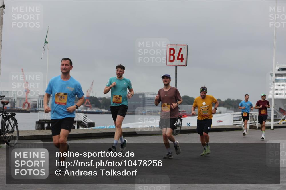 13.09.2026 - Kiel Lauf Andreas Tolksdorf http://msf.ph/oto/10478256 13.09.2026 11:51:32 Kiellinie 1814, 4, 7570, 3921, 6043 meine-sportfotos.de