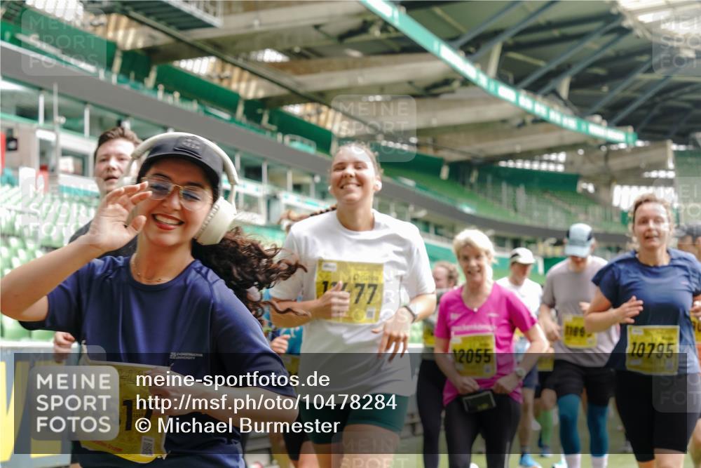 13.09.2026 - 21. swb-Marathon Bremen Michael Burmester http://msf.ph/oto/10478284 13.09.2026 10:40:19 Laufen im Stadion 10135, 10138, 10139, 10155, 10156, 10169, 10204, 10213, 10217, 10229, 10234, 10238, 10279, 10280, 10299, 10313, 10314, 10321, 10354, 10360, 10363, 10364, 10378, 10386, 10404, 10406, 10417, 10424, 10435, 10455, 10457, 10469, 10483, 10484, 10493, 10501, 10505, 10510, 10511, 10545, 10556, 10570, 10576, 10580, 10582, 10586, 10595, 10599, 10609, 10611, 10616, 10619, 10630, 10653, 10660, 10662, 10664, 10686, 10694, 10696, 10706, 10712, 10737, 10743, 10751, 10766 meine-sportfotos.de