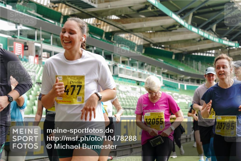 13.09.2026 - 21. swb-Marathon Bremen Michael Burmester http://msf.ph/oto/10478288 13.09.2026 10:40:20 Laufen im Stadion 10135, 10138, 10139, 10155, 10156, 10169, 10204, 10213, 10217, 10229, 10234, 10238, 10279, 10280, 10299, 10313, 10314, 10321, 10354, 10360, 10363, 10364, 10378, 10386, 10404, 10406, 10417, 10424, 10435, 10455, 10457, 10469, 10483, 10484, 10493, 10501, 10505, 10510, 10511, 10545, 10556, 10570, 10576, 10580, 10582, 10586, 10595, 10599, 10609, 10611, 10616, 10619, 10630, 10653, 10660, 10662, 10664, 10686, 10694, 10696, 10706, 10712, 10737, 10743, 10751, 10766 meine-sportfotos.de