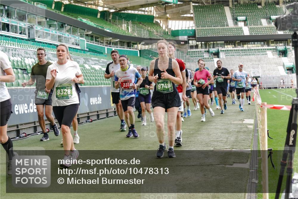 13.09.2026 - 21. swb-Marathon Bremen Michael Burmester http://msf.ph/oto/10478313 13.09.2026 13:17:52 Laufen im Stadion 134, 153, 267, 271, 311, 404, 449, 546, 588, 732, 753, 837, 990, 1057, 1424, 1425, 1539, 1790, 1813, 1825, 1844, 1868, 1987, 2056, 2067, 2096, 2123, 2137, 2259, 2294, 2357, 2358, 2363, 2381, 2389, 2419, 2453, 2532, 2550, 2562, 2586, 2601, 2614, 2647, 2655, 2778, 2797, 2821, 2849, 2857, 2879, 2880, 2893, 2984, 2996, 2999, 3096, 3100, 3104, 3146, 3180, 3195, 3210, 3213, 3314, 3337, 3366, 3421, 3431, 3476, 3479, 3501, 3506, 3537, 3548, 3633, 3654, 3740, 4478 meine-sportfotos.de