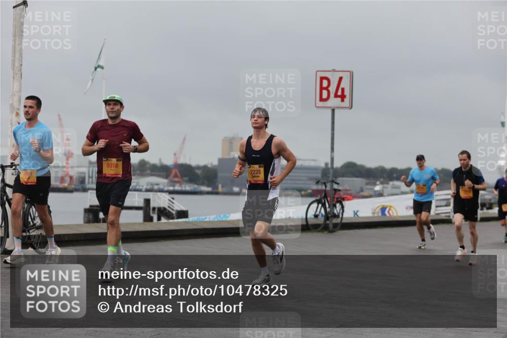 13.09.2026 - Kiel Lauf Andreas Tolksdorf http://msf.ph/oto/10478325 13.09.2026 11:51:39 Kiellinie 4914, 9318, 2228, 4, 11812 meine-sportfotos.de