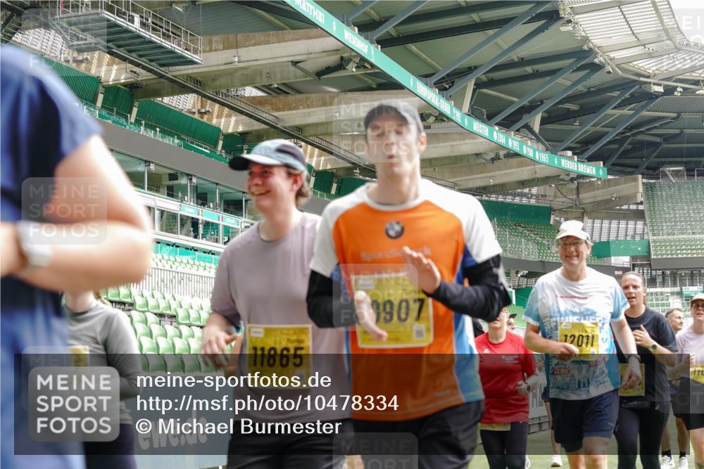 13.09.2026 - 21. swb-Marathon Bremen Michael Burmester http://msf.ph/oto/10478334 13.09.2026 10:40:21 Laufen im Stadion 10135, 10138, 10139, 10155, 10156, 10169, 10204, 10213, 10217, 10229, 10234, 10238, 10279, 10280, 10299, 10313, 10314, 10321, 10354, 10360, 10363, 10364, 10378, 10386, 10404, 10406, 10417, 10424, 10435, 10455, 10457, 10469, 10483, 10484, 10493, 10501, 10505, 10510, 10511, 10545, 10556, 10570, 10576, 10580, 10582, 10586, 10595, 10599, 10609, 10611, 10616, 10619, 10653, 10660, 10662, 10664, 10686, 10694, 10696, 10706, 10712, 10737, 10743, 10751, 10766 meine-sportfotos.de