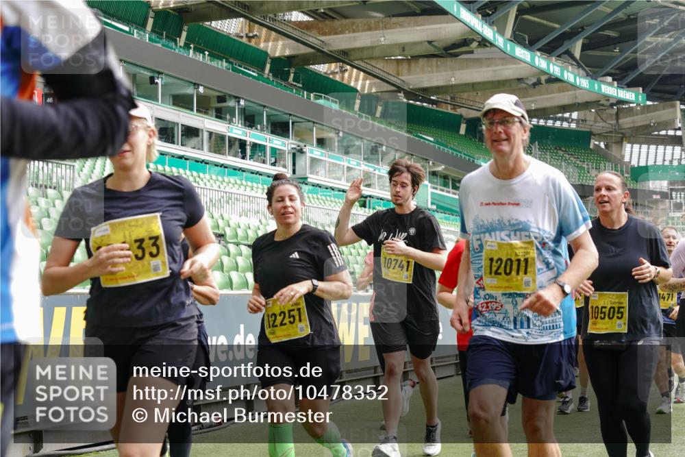 13.09.2026 - 21. swb-Marathon Bremen Michael Burmester http://msf.ph/oto/10478352 13.09.2026 10:40:22 Laufen im Stadion 10135, 10138, 10139, 10155, 10156, 10169, 10204, 10213, 10217, 10229, 10234, 10238, 10279, 10280, 10299, 10313, 10314, 10321, 10354, 10360, 10363, 10364, 10378, 10386, 10404, 10406, 10417, 10424, 10435, 10455, 10457, 10469, 10483, 10484, 10493, 10501, 10505, 10510, 10511, 10545, 10556, 10570, 10576, 10580, 10582, 10586, 10599, 10609, 10611, 10616, 10619, 10653, 10660, 10662, 10664, 10686, 10694, 10696, 10706, 10712, 10737, 10743, 10751, 10766, 10768 meine-sportfotos.de