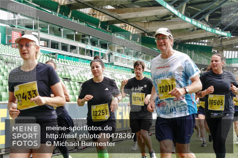 13.09.2026 - 21. swb-Marathon Bremen Michael Burmester http://msf.ph/oto/10478367 13.09.2026 10:40:23 Laufen im Stadion 10135, 10138, 10139, 10155, 10156, 10169, 10204, 10213, 10217, 10229, 10234, 10238, 10279, 10280, 10299, 10313, 10314, 10321, 10354, 10360, 10363, 10364, 10378, 10386, 10404, 10406, 10417, 10419, 10424, 10435, 10455, 10457, 10469, 10483, 10484, 10493, 10501, 10505, 10510, 10511, 10545, 10556, 10570, 10576, 10580, 10582, 10586, 10599, 10609, 10611, 10616, 10619, 10653, 10660, 10662, 10664, 10686, 10694, 10696, 10706, 10712, 10737, 10743, 10751, 10766, 10768 meine-sportfotos.de