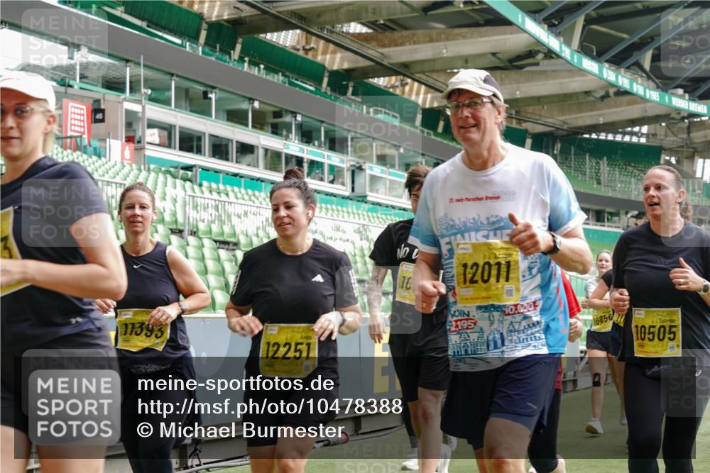 13.09.2026 - 21. swb-Marathon Bremen Michael Burmester http://msf.ph/oto/10478388 13.09.2026 10:40:23 Laufen im Stadion 10135, 10138, 10139, 10155, 10156, 10169, 10204, 10213, 10217, 10229, 10234, 10238, 10279, 10280, 10299, 10313, 10314, 10321, 10354, 10360, 10363, 10364, 10378, 10386, 10404, 10406, 10417, 10419, 10424, 10435, 10455, 10457, 10469, 10483, 10484, 10493, 10501, 10505, 10510, 10511, 10545, 10556, 10570, 10576, 10580, 10582, 10586, 10599, 10609, 10611, 10616, 10619, 10653, 10660, 10662, 10664, 10686, 10694, 10696, 10706, 10712, 10737, 10743, 10751, 10766, 10768 meine-sportfotos.de