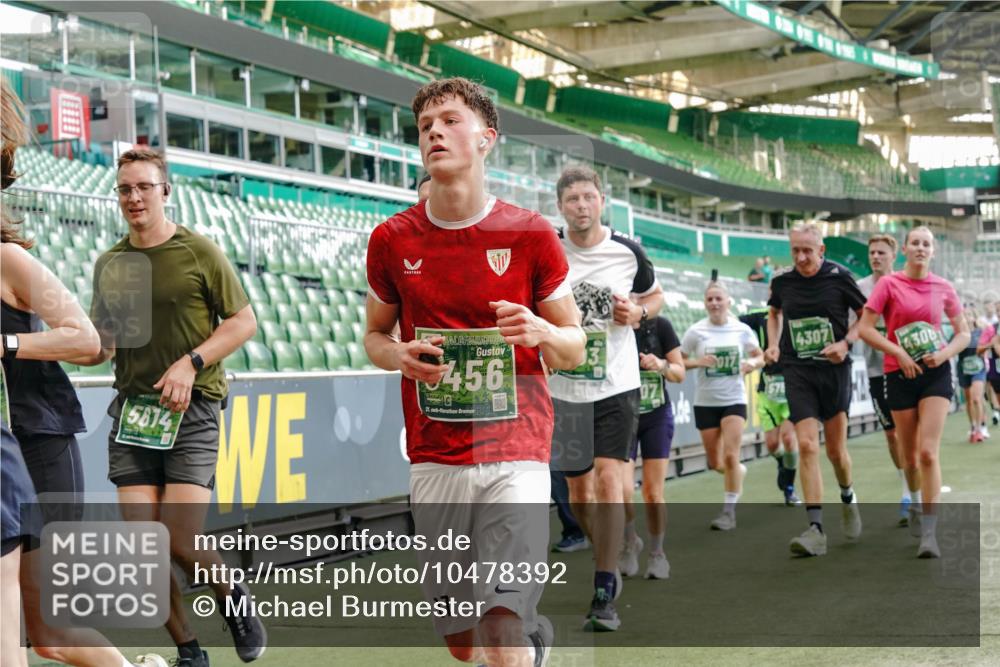 13.09.2026 - 21. swb-Marathon Bremen Michael Burmester http://msf.ph/oto/10478392 13.09.2026 13:17:55 Laufen im Stadion 134, 153, 267, 271, 311, 404, 449, 546, 588, 732, 753, 837, 990, 1057, 1424, 1425, 1539, 1790, 1813, 1825, 1844, 1868, 1987, 2056, 2067, 2096, 2123, 2137, 2259, 2294, 2357, 2358, 2381, 2389, 2419, 2453, 2532, 2550, 2562, 2586, 2601, 2614, 2647, 2655, 2797, 2821, 2849, 2857, 2879, 2880, 2893, 2984, 2996, 2999, 3096, 3100, 3104, 3146, 3180, 3195, 3210, 3213, 3314, 3337, 3366, 3421, 3431, 3476, 3479, 3501, 3506, 3537, 3548, 3633, 3654, 3740, 3879, 4478 meine-sportfotos.de
