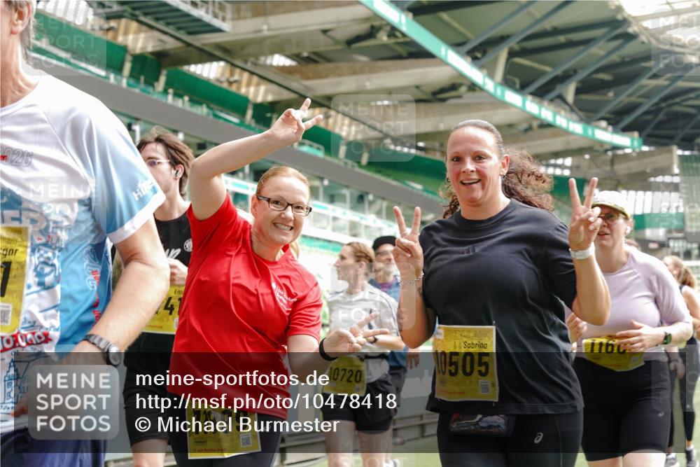 13.09.2026 - 21. swb-Marathon Bremen Michael Burmester http://msf.ph/oto/10478418 13.09.2026 10:40:24 Laufen im Stadion 10135, 10138, 10139, 10155, 10156, 10169, 10204, 10213, 10217, 10229, 10234, 10238, 10279, 10280, 10299, 10313, 10314, 10321, 10354, 10360, 10363, 10364, 10378, 10386, 10404, 10406, 10417, 10419, 10424, 10435, 10455, 10457, 10469, 10483, 10484, 10493, 10501, 10505, 10510, 10511, 10545, 10556, 10570, 10576, 10580, 10582, 10586, 10599, 10609, 10611, 10616, 10619, 10653, 10660, 10662, 10664, 10686, 10694, 10696, 10706, 10712, 10737, 10743, 10751, 10766, 10768 meine-sportfotos.de