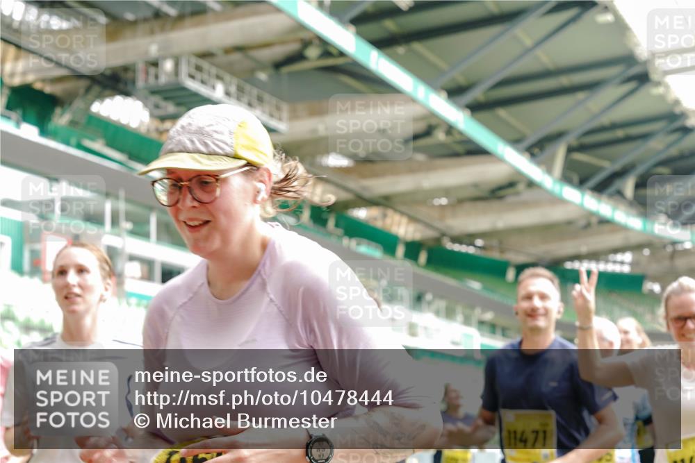 13.09.2026 - 21. swb-Marathon Bremen Michael Burmester http://msf.ph/oto/10478444 13.09.2026 10:40:25 Laufen im Stadion 10135, 10138, 10139, 10155, 10156, 10169, 10204, 10213, 10217, 10229, 10234, 10279, 10280, 10299, 10313, 10314, 10321, 10354, 10360, 10363, 10364, 10378, 10386, 10404, 10406, 10417, 10419, 10424, 10435, 10455, 10457, 10469, 10483, 10484, 10493, 10501, 10505, 10510, 10511, 10545, 10556, 10570, 10576, 10580, 10582, 10586, 10599, 10609, 10611, 10616, 10619, 10644, 10653, 10660, 10662, 10664, 10686, 10694, 10696, 10706, 10712, 10737, 10743, 10751, 10766, 10768 meine-sportfotos.de