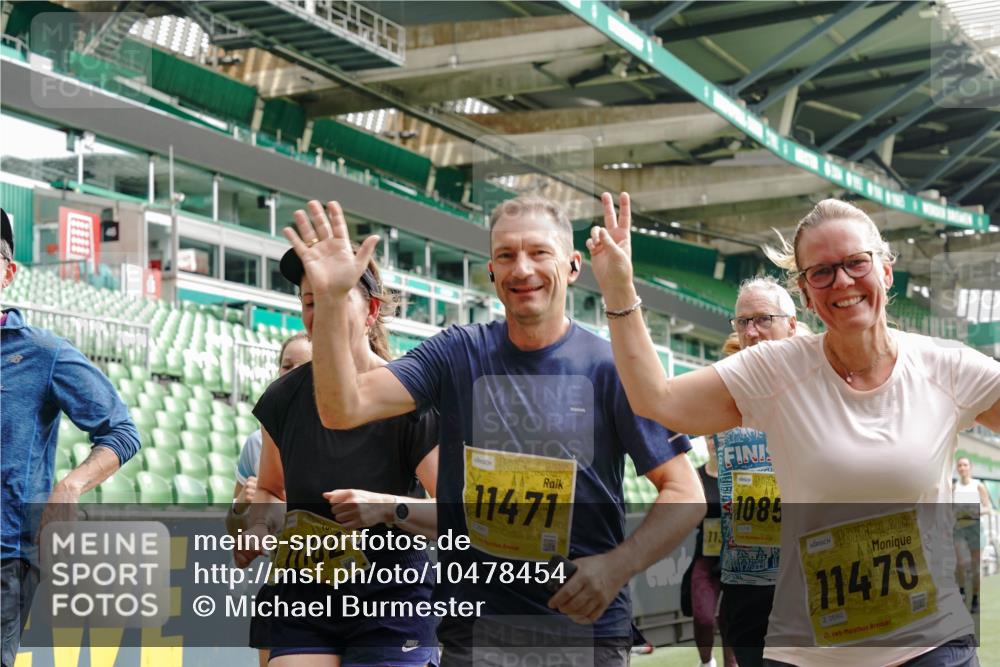 13.09.2026 - 21. swb-Marathon Bremen Michael Burmester http://msf.ph/oto/10478454 13.09.2026 10:40:26 Laufen im Stadion 10135, 10138, 10139, 10155, 10156, 10169, 10204, 10213, 10217, 10229, 10234, 10279, 10280, 10299, 10313, 10314, 10321, 10354, 10360, 10363, 10364, 10378, 10386, 10404, 10406, 10417, 10419, 10424, 10435, 10455, 10483, 10484, 10493, 10501, 10505, 10510, 10511, 10545, 10556, 10570, 10576, 10580, 10582, 10586, 10599, 10609, 10611, 10616, 10619, 10644, 10653, 10660, 10662, 10664, 10686, 10694, 10696, 10706, 10712, 10737, 10743, 10751, 10766, 10768 meine-sportfotos.de