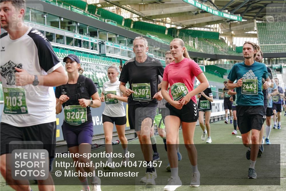 13.09.2026 - 21. swb-Marathon Bremen Michael Burmester http://msf.ph/oto/10478457 13.09.2026 13:17:56 Laufen im Stadion 134, 153, 267, 271, 311, 404, 449, 486, 546, 588, 732, 753, 837, 990, 1057, 1424, 1425, 1790, 1813, 1825, 1844, 1868, 1987, 2056, 2067, 2096, 2123, 2137, 2259, 2294, 2357, 2358, 2381, 2389, 2419, 2453, 2532, 2550, 2562, 2586, 2601, 2614, 2647, 2655, 2797, 2821, 2849, 2857, 2879, 2880, 2893, 2984, 2996, 2999, 3096, 3100, 3104, 3146, 3180, 3195, 3210, 3213, 3314, 3337, 3366, 3421, 3431, 3476, 3479, 3501, 3506, 3537, 3548, 3633, 3654, 3740, 3879, 4478 meine-sportfotos.de