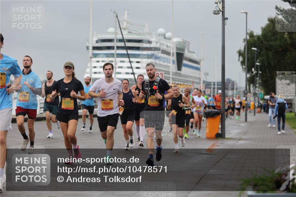 13.09.2026 - Kiel Lauf Andreas Tolksdorf http://msf.ph/oto/10478571 13.09.2026 11:51:57 Kiellinie 3596, 5, 39, 5301, 83, 8980, 2012 meine-sportfotos.de