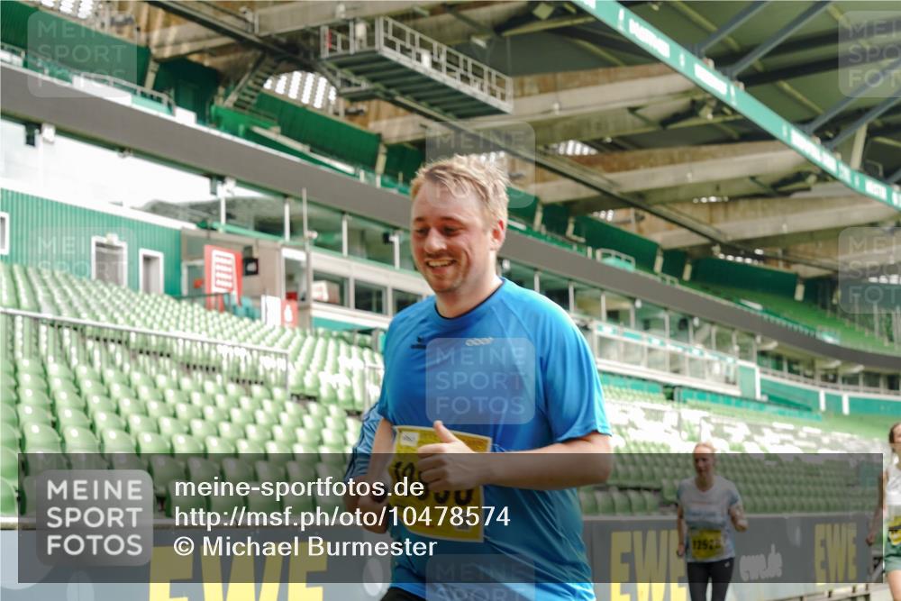 13.09.2026 - 21. swb-Marathon Bremen Michael Burmester http://msf.ph/oto/10478574 13.09.2026 10:40:30 Laufen im Stadion 10135, 10138, 10139, 10155, 10156, 10169, 10204, 10213, 10217, 10229, 10234, 10279, 10280, 10299, 10313, 10314, 10321, 10354, 10363, 10364, 10378, 10386, 10399, 10406, 10414, 10417, 10419, 10424, 10435, 10455, 10483, 10484, 10493, 10501, 10505, 10510, 10511, 10527, 10545, 10556, 10570, 10576, 10580, 10582, 10586, 10599, 10609, 10611, 10616, 10619, 10644, 10653, 10660, 10662, 10664, 10686, 10694, 10696, 10706, 10712, 10737, 10743, 10751, 10766, 10768, 10804 meine-sportfotos.de