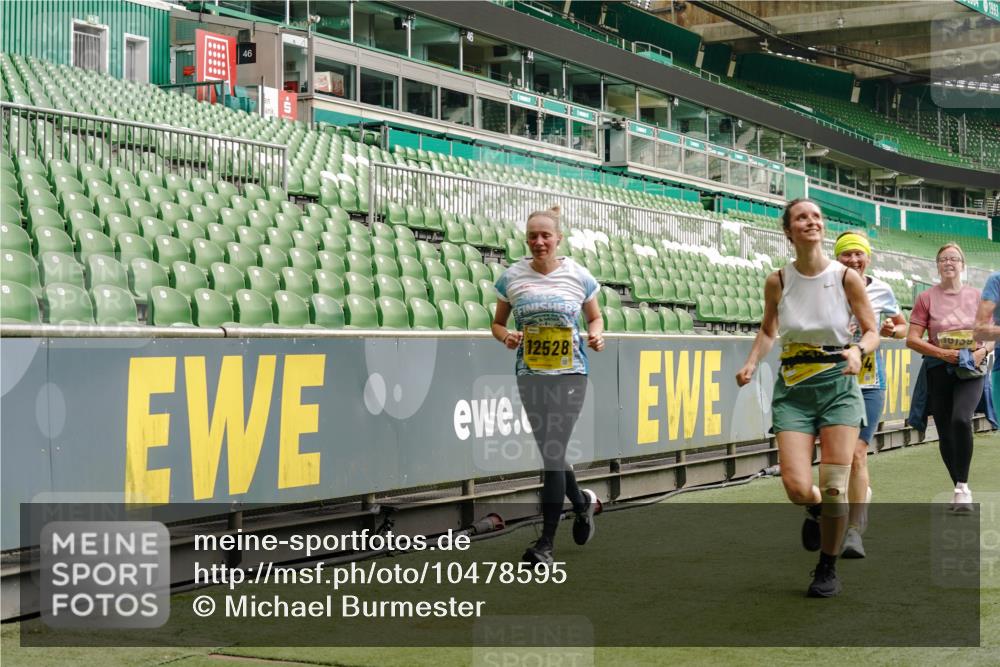 13.09.2026 - 21. swb-Marathon Bremen Michael Burmester http://msf.ph/oto/10478595 13.09.2026 10:40:32 Laufen im Stadion 10135, 10138, 10139, 10155, 10156, 10163, 10169, 10213, 10217, 10229, 10234, 10247, 10279, 10280, 10299, 10313, 10314, 10321, 10354, 10378, 10386, 10399, 10406, 10414, 10417, 10419, 10424, 10435, 10455, 10483, 10484, 10493, 10501, 10505, 10510, 10511, 10527, 10545, 10556, 10570, 10576, 10580, 10582, 10586, 10599, 10609, 10611, 10616, 10619, 10644, 10653, 10660, 10662, 10664, 10694, 10696, 10706, 10712, 10737, 10743, 10751, 10766, 10768, 10804, 11043, 11048 meine-sportfotos.de