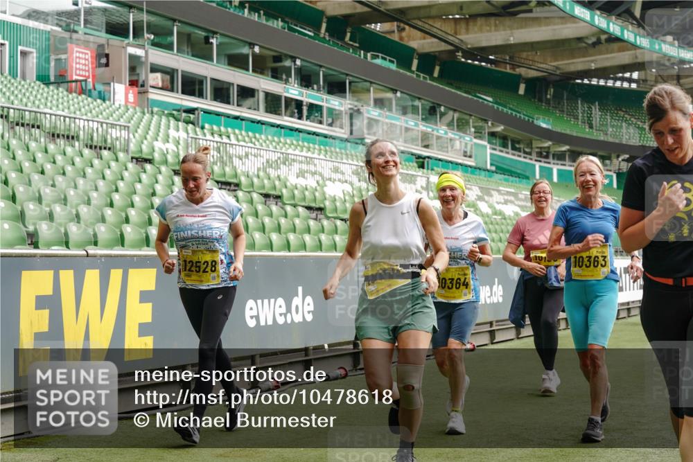 13.09.2026 - 21. swb-Marathon Bremen Michael Burmester http://msf.ph/oto/10478618 13.09.2026 10:40:33 Laufen im Stadion 10135, 10138, 10139, 10155, 10156, 10163, 10169, 10213, 10217, 10229, 10234, 10247, 10279, 10280, 10299, 10313, 10314, 10321, 10354, 10378, 10386, 10399, 10406, 10414, 10417, 10419, 10424, 10435, 10455, 10483, 10484, 10493, 10501, 10505, 10510, 10511, 10527, 10545, 10556, 10570, 10576, 10580, 10582, 10586, 10599, 10609, 10611, 10616, 10619, 10644, 10653, 10660, 10662, 10664, 10694, 10696, 10706, 10712, 10737, 10743, 10751, 10766, 10768, 10804, 11043, 11048 meine-sportfotos.de