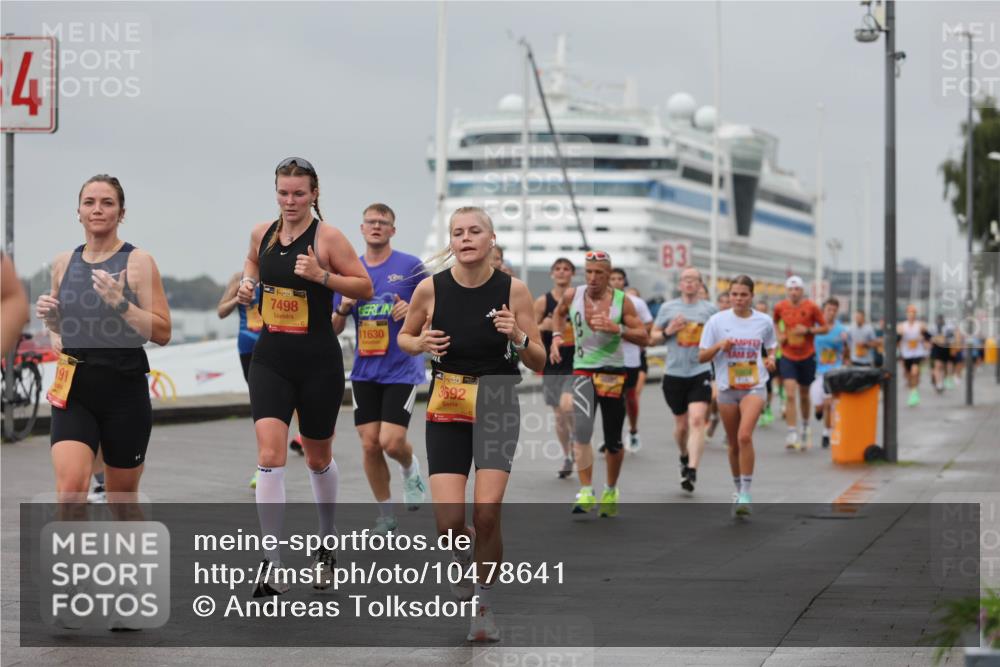 13.09.2026 - Kiel Lauf Andreas Tolksdorf http://msf.ph/oto/10478641 13.09.2026 11:52:01 Kiellinie 4, 38, 7498, 11630, 38, 3692, 83 meine-sportfotos.de