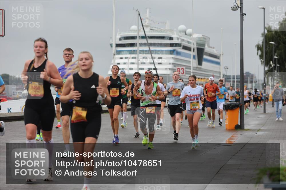 13.09.2026 - Kiel Lauf Andreas Tolksdorf http://msf.ph/oto/10478651 13.09.2026 11:52:01 Kiellinie 7498, 8659, 83, 3685, 7804 meine-sportfotos.de