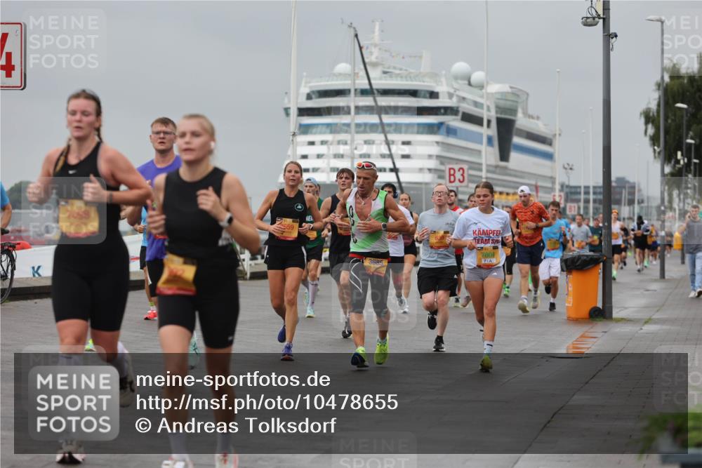 13.09.2026 - Kiel Lauf Andreas Tolksdorf http://msf.ph/oto/10478655 13.09.2026 11:52:02 Kiellinie 7498, 659, 3685, 3, 7804 meine-sportfotos.de