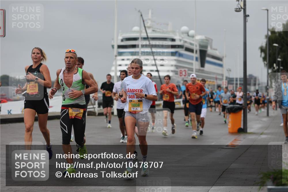 13.09.2026 - Kiel Lauf Andreas Tolksdorf http://msf.ph/oto/10478707 13.09.2026 11:52:04 Kiellinie 8659, 3685, 38, 7804, 3 meine-sportfotos.de