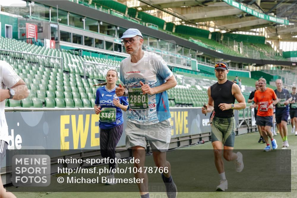 13.09.2026 - 21. swb-Marathon Bremen Michael Burmester http://msf.ph/oto/10478766 13.09.2026 13:18:09 Laufen im Stadion 267, 311, 404, 449, 486, 546, 588, 732, 753, 837, 921, 1057, 1424, 1425, 1431, 1765, 1790, 1813, 1825, 1844, 1868, 1987, 2056, 2067, 2096, 2123, 2137, 2294, 2357, 2358, 2381, 2389, 2419, 2453, 2532, 2550, 2586, 2601, 2614, 2622, 2647, 2655, 2797, 2821, 2849, 2857, 2879, 2880, 2893, 2944, 2984, 2999, 3096, 3100, 3104, 3146, 3180, 3195, 3210, 3213, 3285, 3287, 3314, 3337, 3366, 3421, 3431, 3476, 3479, 3506, 3537, 3548, 3619, 3633, 3654, 3740, 3879, 4478 meine-sportfotos.de