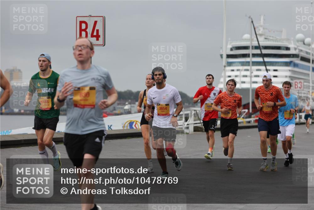 13.09.2026 - Kiel Lauf Andreas Tolksdorf http://msf.ph/oto/10478769 13.09.2026 11:52:07 Kiellinie 9748, 4, 630, 3654, 7004, 11794, 3 meine-sportfotos.de