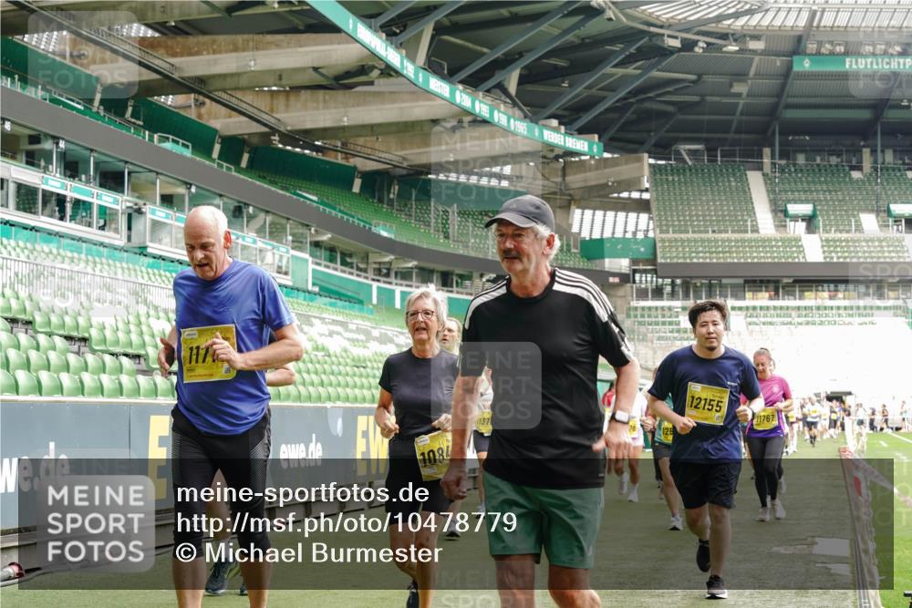 13.09.2026 - 21. swb-Marathon Bremen Michael Burmester http://msf.ph/oto/10478779 13.09.2026 10:40:40 Laufen im Stadion 10138, 10155, 10156, 10163, 10169, 10213, 10217, 10229, 10234, 10247, 10279, 10280, 10299, 10313, 10314, 10321, 10354, 10386, 10399, 10406, 10414, 10417, 10419, 10424, 10435, 10455, 10483, 10484, 10493, 10501, 10527, 10545, 10556, 10570, 10576, 10580, 10582, 10586, 10599, 10609, 10611, 10616, 10619, 10644, 10653, 10660, 10662, 10694, 10696, 10705, 10706, 10712, 10719, 10737, 10743, 10751, 10766, 10768, 10804, 11043, 11048 meine-sportfotos.de