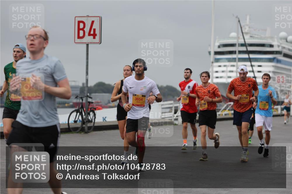 13.09.2026 - Kiel Lauf Andreas Tolksdorf http://msf.ph/oto/10478783 13.09.2026 11:52:07 Kiellinie 4, 38, 7004, 3654, 11796, 11794, 3 meine-sportfotos.de