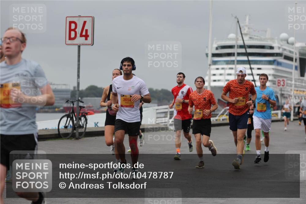 13.09.2026 - Kiel Lauf Andreas Tolksdorf http://msf.ph/oto/10478787 13.09.2026 11:52:07 Kiellinie 4, 1, 38, 3654, 7004, 11796, 1794, 3 meine-sportfotos.de