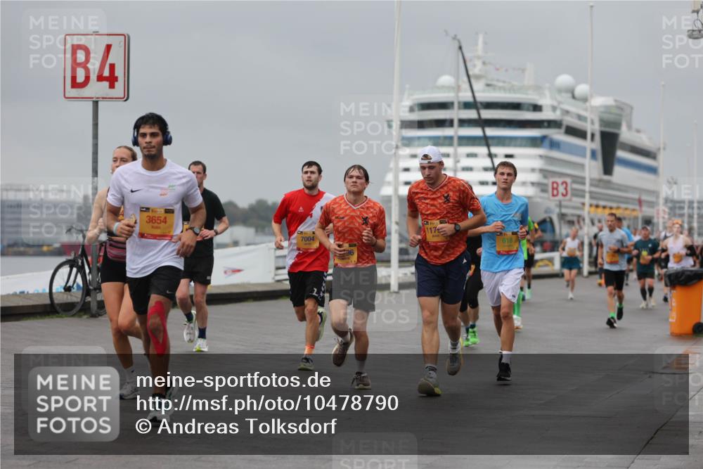 13.09.2026 - Kiel Lauf Andreas Tolksdorf http://msf.ph/oto/10478790 13.09.2026 11:52:07 Kiellinie 4, 3654, 117, 7004, 618, 3 meine-sportfotos.de